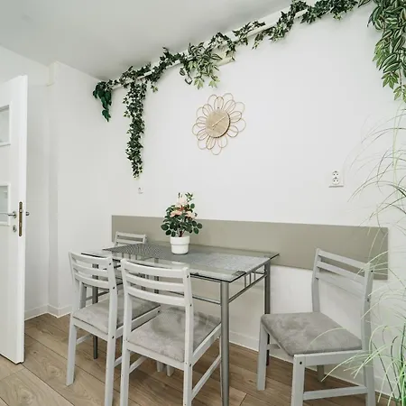 Family - Calliope - By Openhouse דירה *